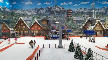 img-title Intip Keseruan Bermain di Trans Snow Surabaya