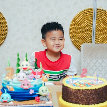 Jokowi Unggah Poster Hari Ibu, Kahiyang Curigai Ini soal Bocah Pakai Singlet