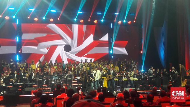 Elek Yo Band, band yang beranggotakan para meneteri dari Kabinet Indonesia Maju, tampil di acara yang digagas Kemenhub, pada hari ini, Sabtu (6/8).