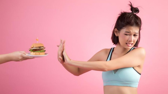 5 Efek yang Terjadi pada Tubuh Ketika Kamu Stop Makan Makanan Olahan, Termasuk Bikin Kulit Jadi Glowing!