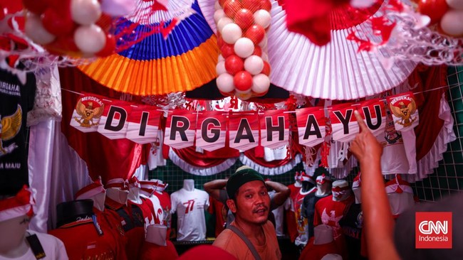 FOTO: Jelang HUT RI, Penjualan Pernak-pernik Kemerdekaan Meningkat