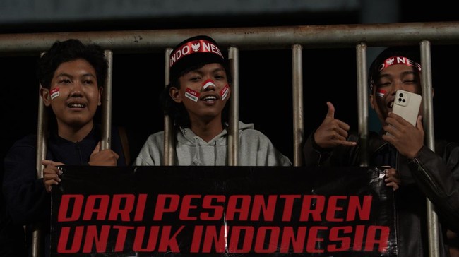 Tiket final Piala AFF U-16 2022 antara Indonesia vs Vietnam di Stadion Maguwoharjo telah sold out. Ini adalah rekor jumlah penonton di Piala AFF U-16 2022.