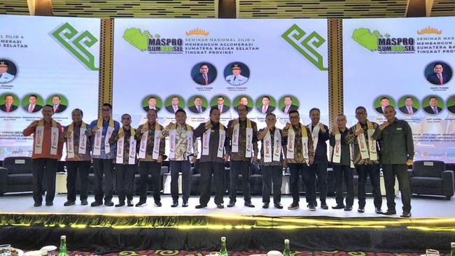 Lewat Electrifying Agriculture, PLN membangun sistem kelistrikan, termasuk penggantian alat pertanian berbasis BBM ke listrik, serta integrasi jalur distribusi.