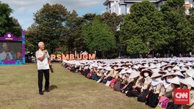 Disambut Poster 'Wadas Melawan' di Acara Maba UGM, Ganjar Klaim Senang