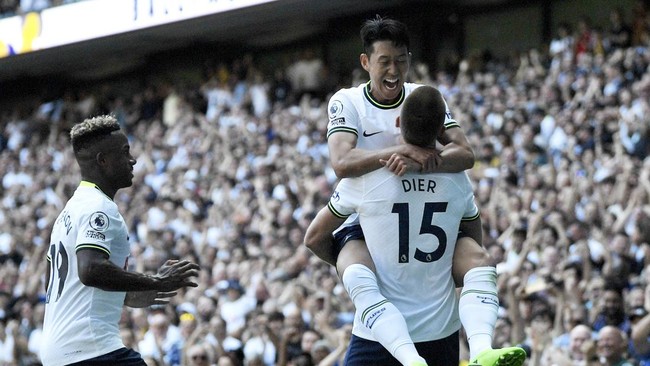 Tottenham Hotspur mendulang kemenangan dengan skor besar atas Southampton pada pekan pertama Liga Inggris