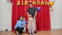 <p>Sementara itu beberapa hari sebelumnya, Kahiyang Ayu dan Bobby Nasution baru saja merayakan ulang tahun anak pertama mereka, Sedah Mirah. Hari ulang tahun Panembahan dan Sedah Mirah hanya berjarak dua hari, Bunda. (Foto: Instagram @ayanggkahiyang)</p>