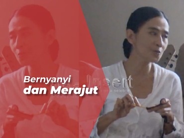 Ayu Laksmi 'Pengabdi Setan' Penuh Kasih Rawat Ibunda di Rumah