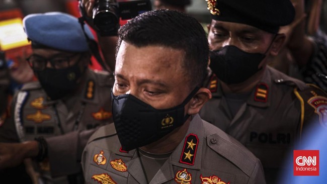 Kapolri menuturkan tim tengah mempertimbangkan surat pengunduran diri Sambo berdasarkan aturan-aturan yang ada.
