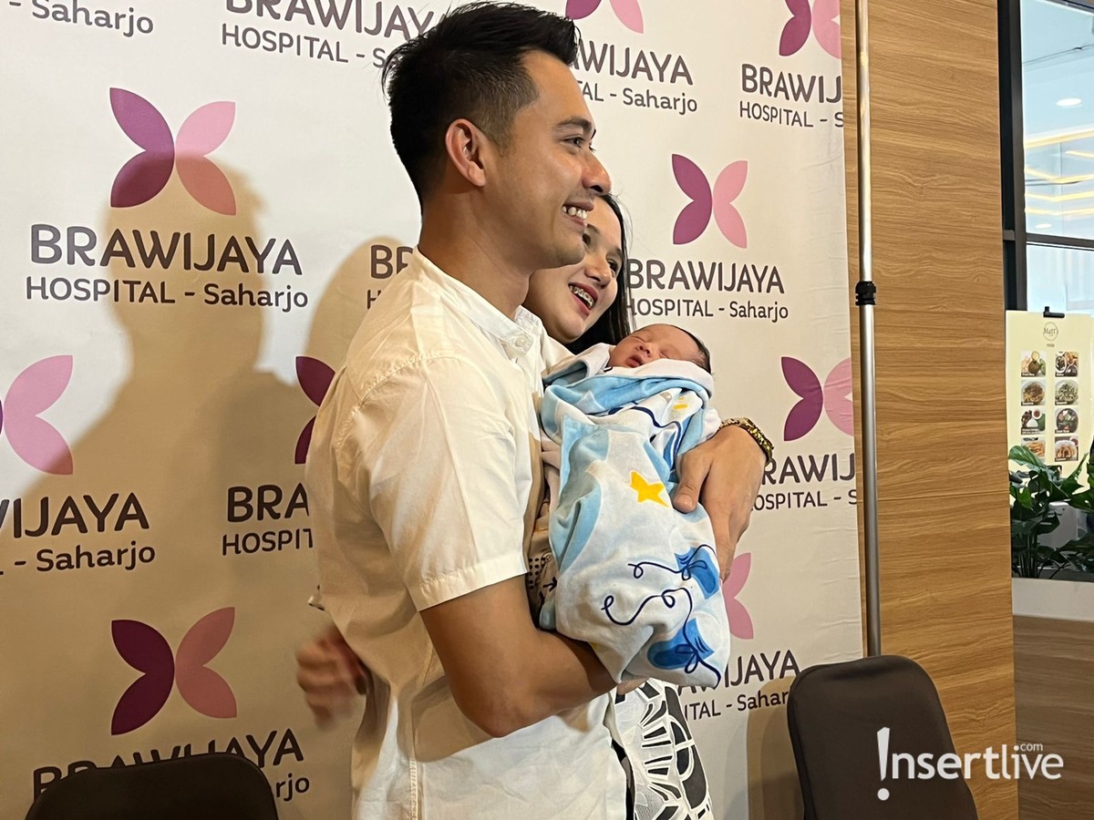 Eza Gionino dan Istri