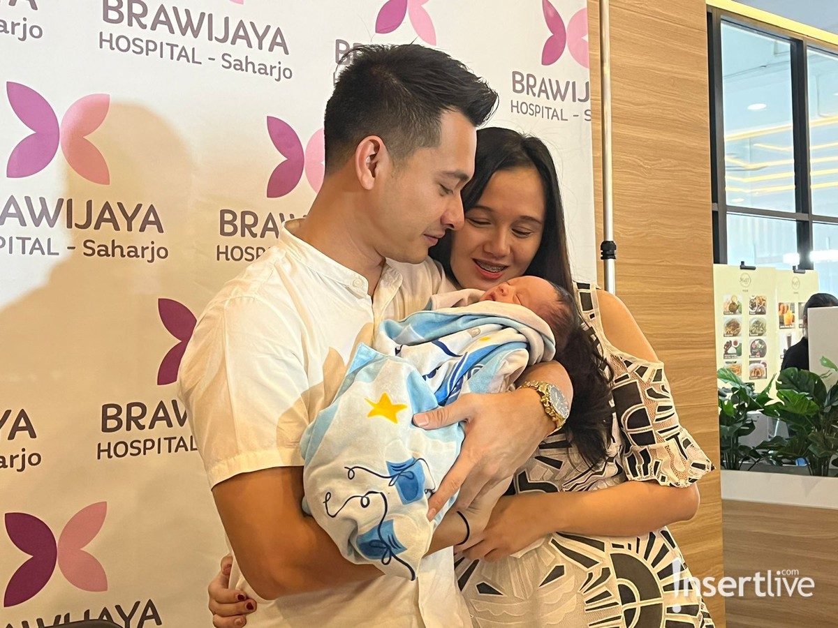 Eza Gionino dan Istri