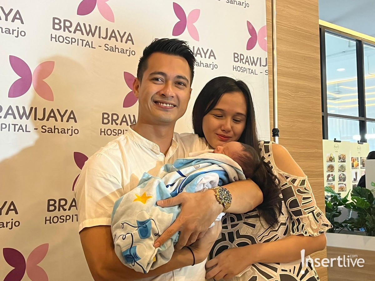 Eza Gionino dan Istri