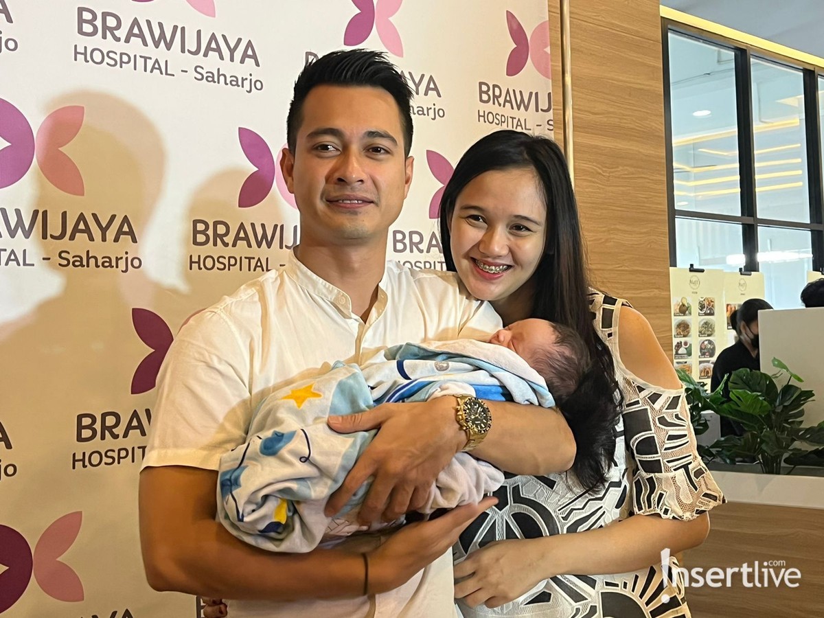 Eza Gionino dan Istri