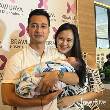 Istri Eza Gionino Melahirkan Anak Ketiga Usai Sembuh dari COVID-19