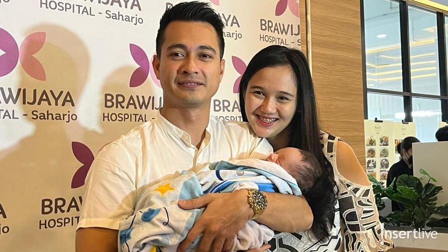 Eza Gionino dan Istri