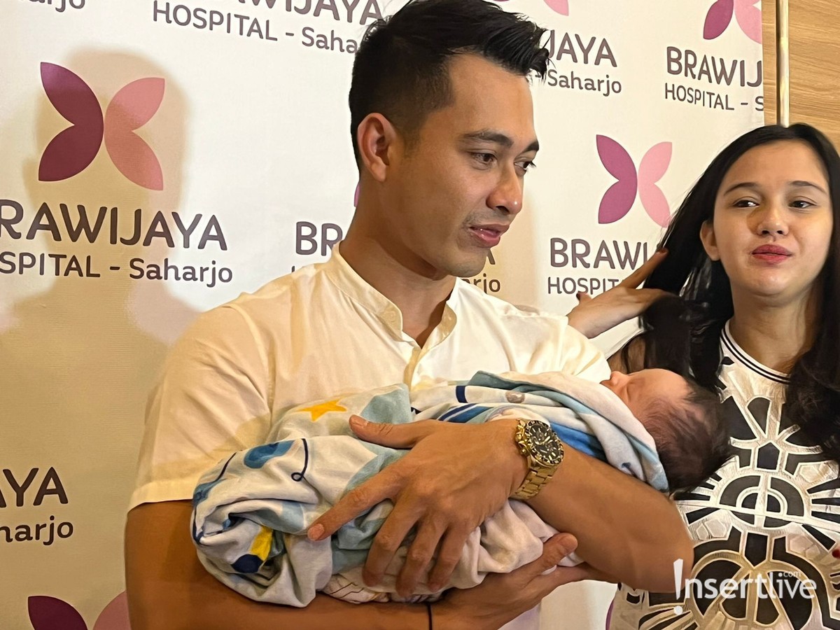 Eza Gionino dan Istri