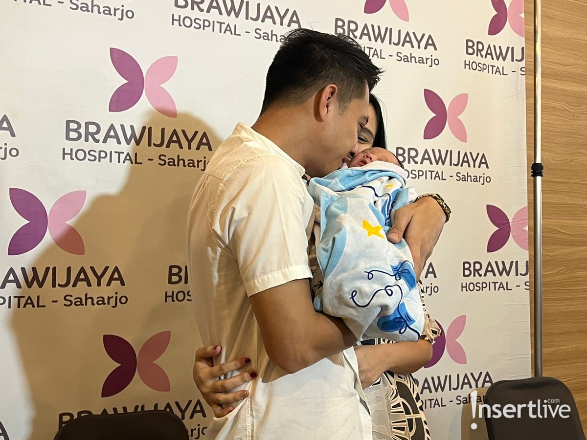 Eza Gionino dan Istri