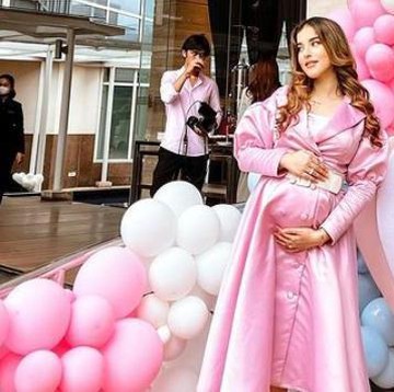 img-title Intip Gaya Modis Tasya Farasya Selama Hamil, dari Glamor hingga Serba Pink!