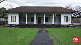 Decit Cincin di Istana VOC dan Sajak Kematian dari Banda Neira