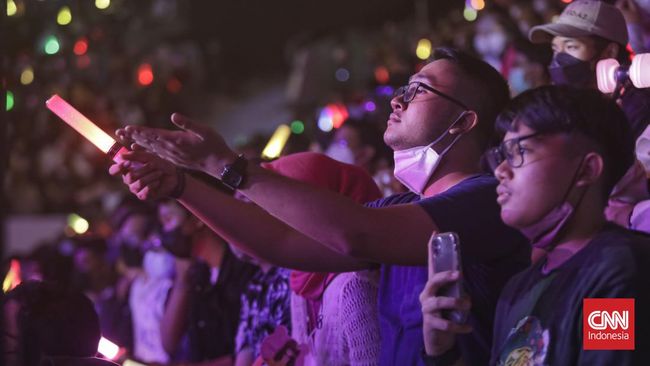 Wotagei, gerakan tari dan chant yang menggunakan light stick, ternyata tidak semudah dari yang terlihat. Tapi, apa itu wotagei?