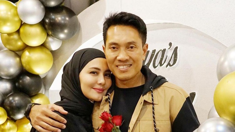 Juliana Moechtar dan Suami