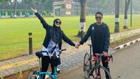 <p>Jualiana Moechtar dan suami juga kerap olahraga bersama. Hal ini terlihat dari foto-foto yang diunggahnya ke instagram. (Foto: Instagram @julianamoechtar)</p>
