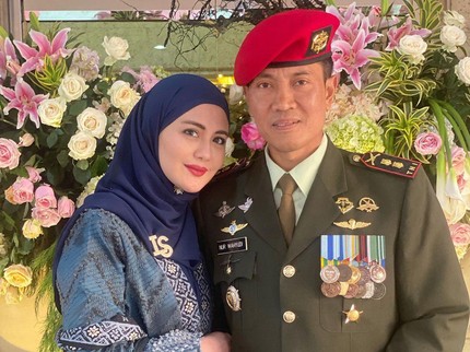 7 Potret Mesra Juliana Moechtar dan Suami Perwira TNI, Selalu Setia Menemani