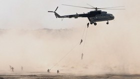 Helikopter Jatuh dan 4 Kru Raib, Latihan Militer Australia-AS Disetop