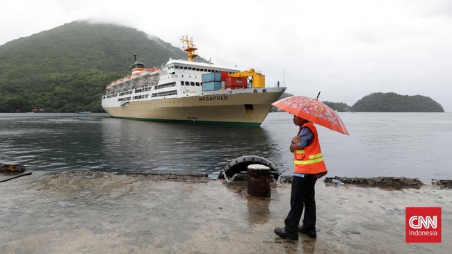 Tarif tiket kapal atau layanan penyeberangan jalur laut ikut terkerek setelah pemerintah resmi menaikkan harga bahan bakar minyak (BBM).