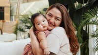 7 Potret Siti Badriah Usai 4 Bulan Melahirkan, Dipuji Makin Cantik dan Lebih Muda