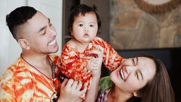 SITI BADRIAH MELAHIRKAN ANAK PERTAMA