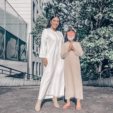 Respons Haru Aisha Anak Denada saat Tahu Orang Tua Berpisah