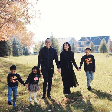 Lukisan Cucu SBY Jadi Inspirasi Desain Pakaian