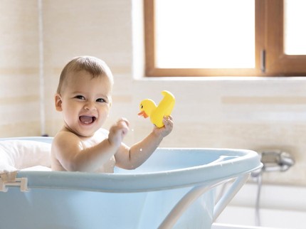 Perhatikan 5 Hal Ini saat Memakai Bak Mandi Bayi agar Tetap Aman