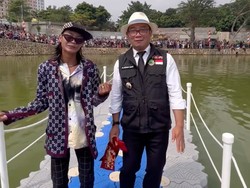 Pengunjung Apresiasi RK Ajak Bonge di Peresmian Situ Rawa Kalong