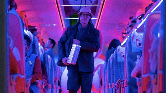 Sinopsis Bullet Train, film terbaru Brad Pitt yang mengisahkan sejumlah pembunuh bayaran berada di kereta cepat yang sama. Bullet Train tayang 10 Agustus.