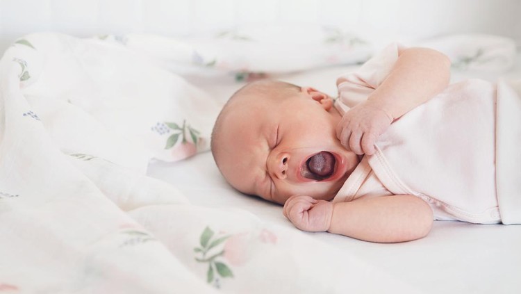 Cara Membersihkan Lidah Putih pada Bayi, Jangan Asal Ya Bun