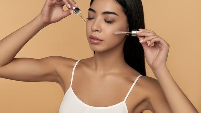 Simak Tips Berikut Ini Jika Kamu Baru Pertama Kali Mencoba Skincare dengan Kandungan Retinol