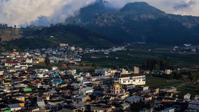 Polisi Terapkan One Way di Jalur Wisata Dieng