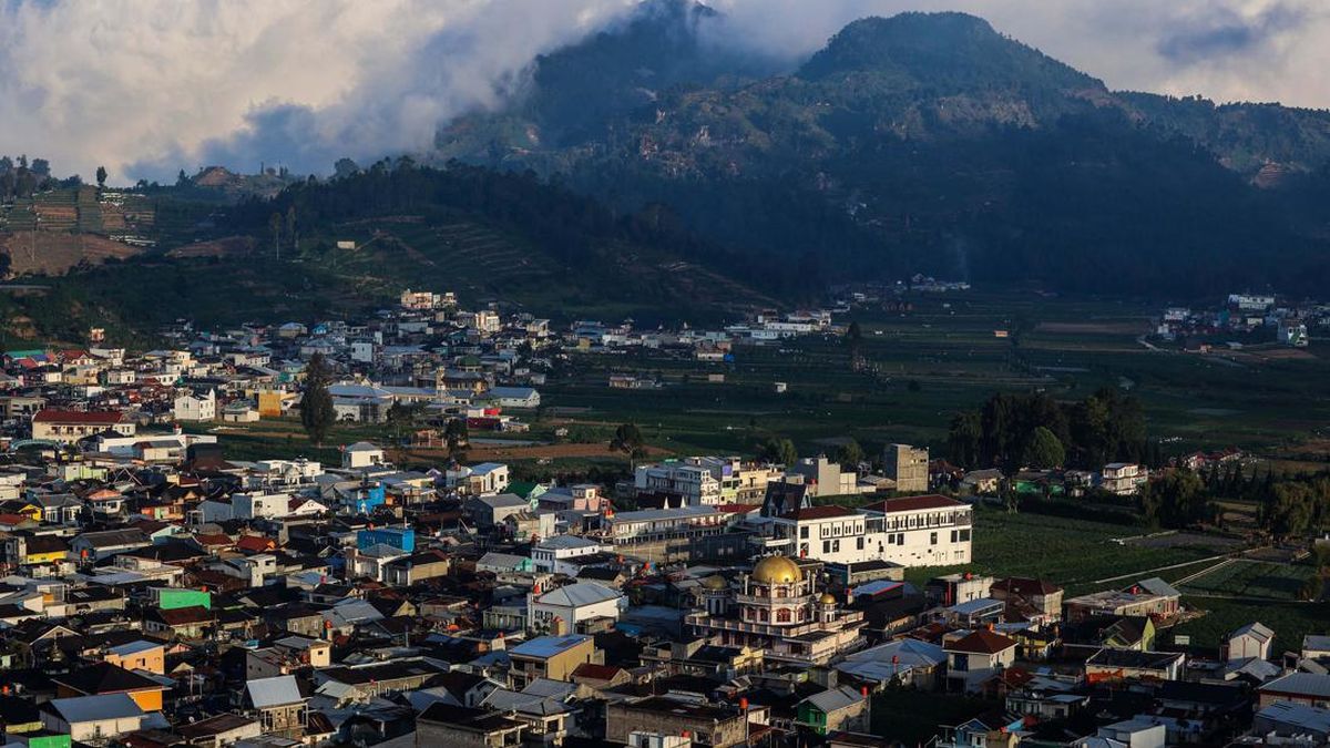 Polisi Terapkan One Way di Jalur Wisata Dieng