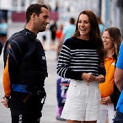 Intip Inspirasi OOTD Musim Panas Stylish dari Millie Bobby Brown hingga Kate Middleton!