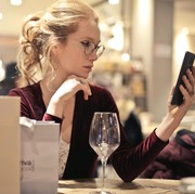 Yakin Kacamata Blue-Light Blocking Benar Berfungsi? Ini Kata Ahli!