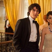 Nggak Ada Rencana di Weekend? Deretan Film Romantic-Comedy di Netflix dengan Kostum Paling Stylish Ini Bisa Jadi Tontonan