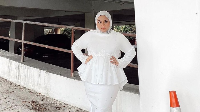 7 Aturan Fashion Hijab untuk Bentuk Pemilik Tubuh Curvy, Bisa Buat Keliatan Tambah Tinggi Juga lho Beauties!