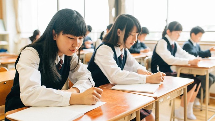 Selain Larang Siswi Kuncir Rambut, 4 Peraturan Tak Lazim Ini Harus Dipatuhi Perempuan Jepang Selain Larang Siswi Kuncir Rambut, 4 Peraturan Tak Lazim Ini Harus Dipatuhi Perempuan Jepang