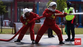 Toko Gas LPG di Duren Sawit Terbakar