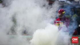 FOTO: Menguji Ketangkasan Petugas Damkar DKI Jakarta