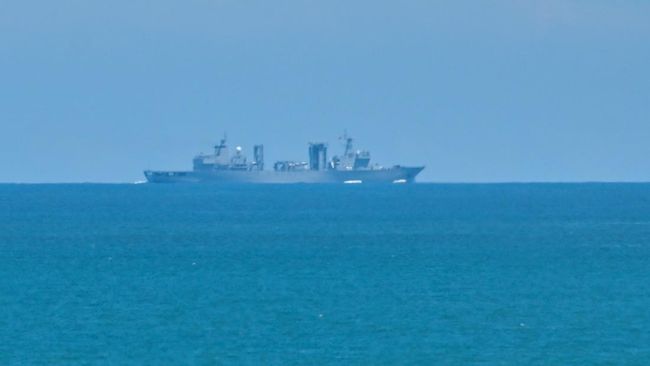 Jepang mengerahkan jet tempur untuk mengawasi kapal induk & lima kapal perang China yang bermanuver di perairan Pasifik.