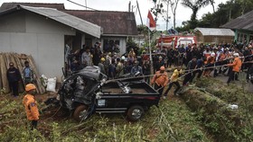 FOTO: Kecelakaan Maut di Ciamis, Delapan Orang Tewas