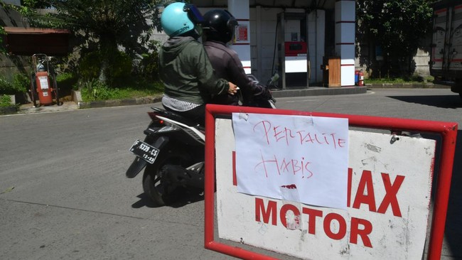 Pengamat Kapitra Ampera menilai beban APBN terhadap BBM subsidi yang membengkak menjadi Rp698 triliun membuat pemerintah harus melakukan penyesuaian harga.