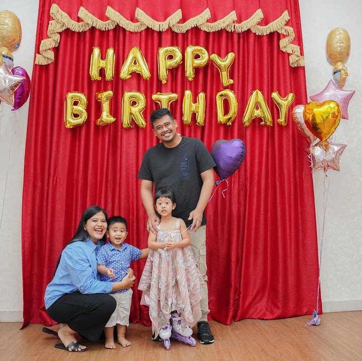 <p>Lahir pada 1 Agustus 2018 lalu, cucu Presiden RI Joko Widodo ini genap berusia 4 tahun, nih. “Selamat ulang tahun yg ke-4, anakku #SedahMirahNasution,” tulis Kahiyang pada keterangan foto di Instagramnya. (Foto: Instagram @ayanggkahiyang)</p>